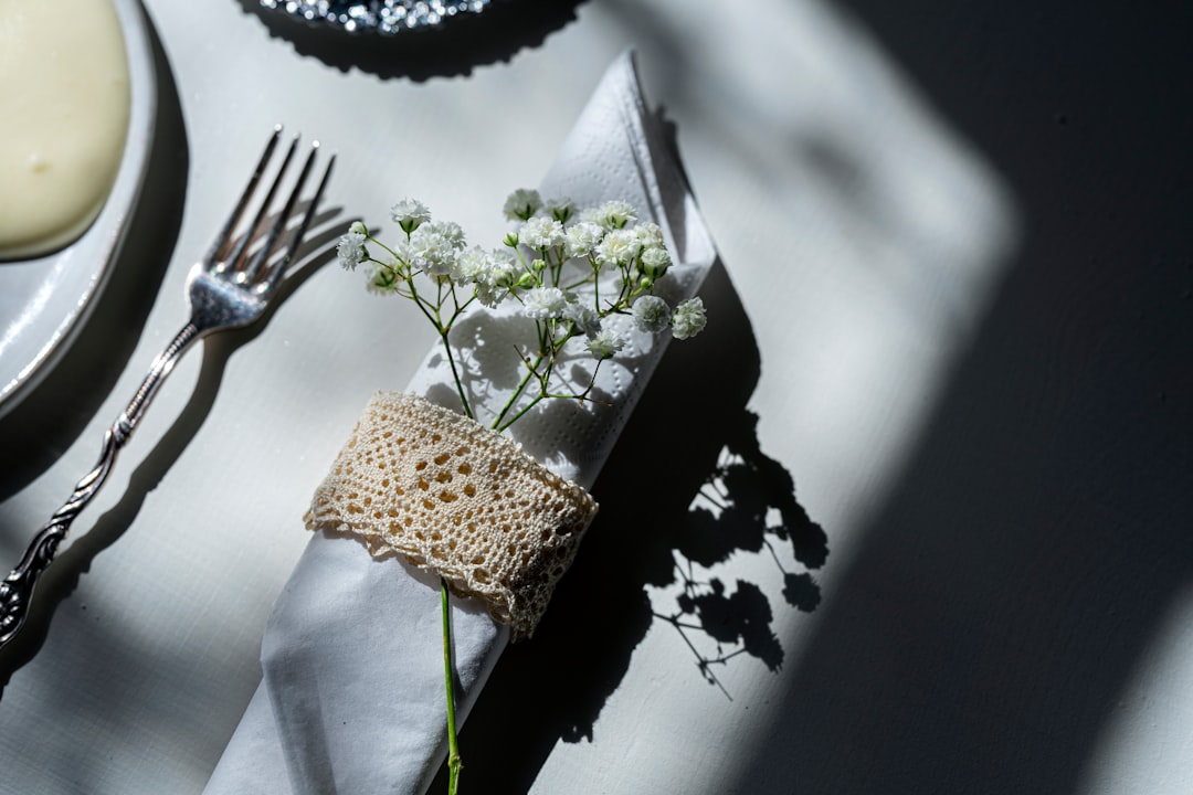 uthyrning dekoration bestick glas partytält vaser bröllop event styling